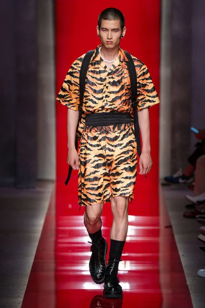 Look 10